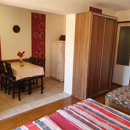 Privat U Jozefa Foeldesa *