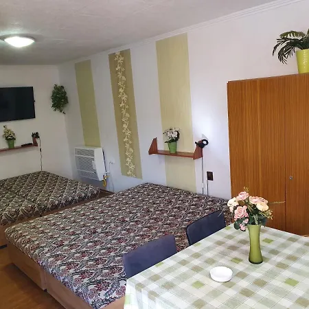 Privat U Jozefa Foeldesa *