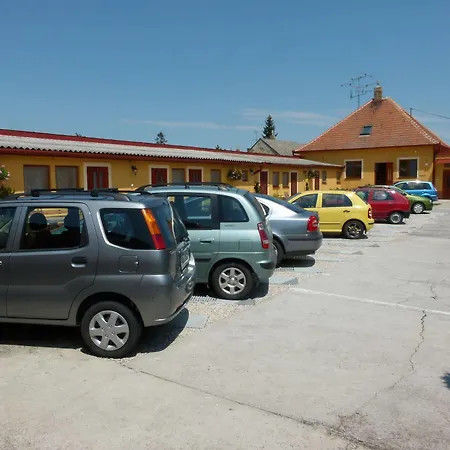 Privat U Jozefa Foeldesa *